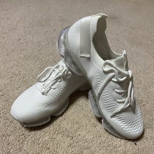 NIB La Sheelah White Sneakers